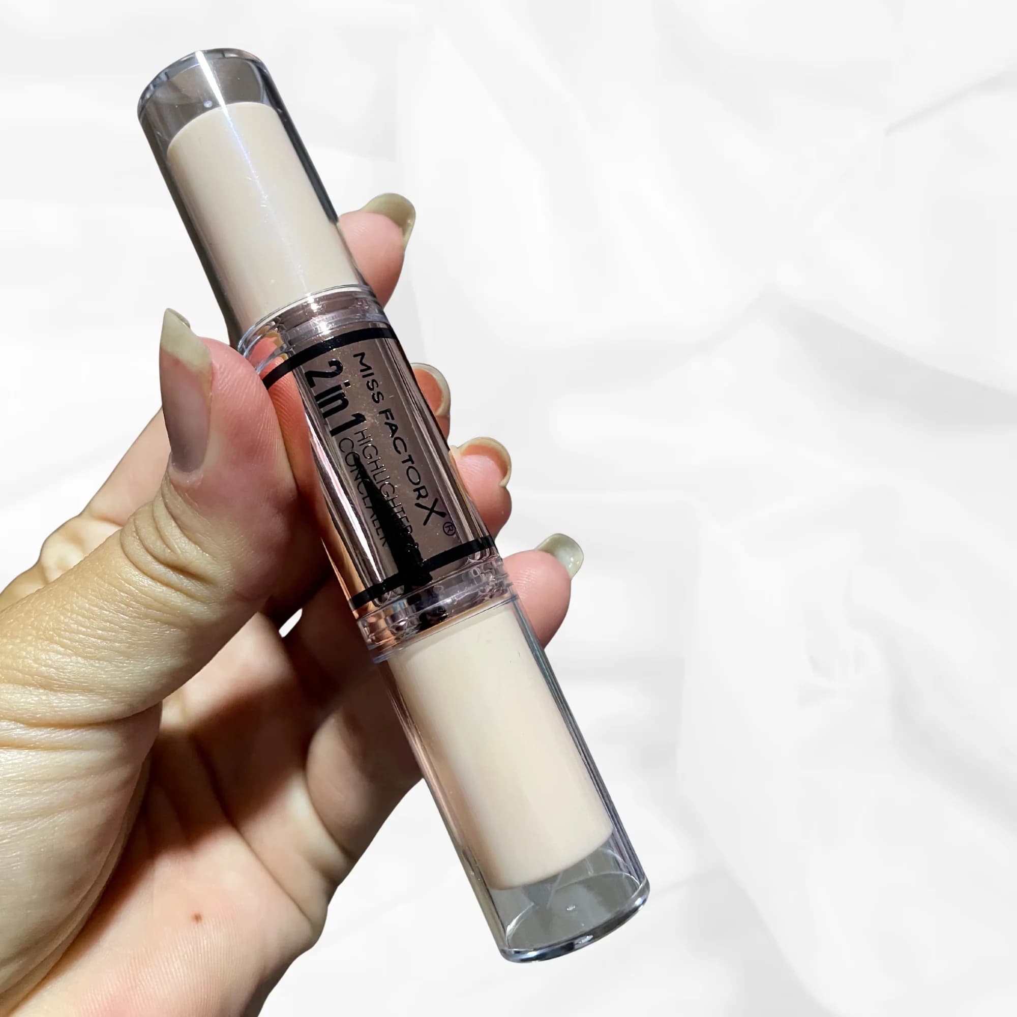 Iluminador y Corrector Barra 2 en 1 de Miss Factorx